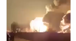فيديو قديم لحريق في مصفاة نفط روسية يعاد نشره على أنه لآثار الضربات الإيرانية الأخيرة التي استهدفت الاحتلال