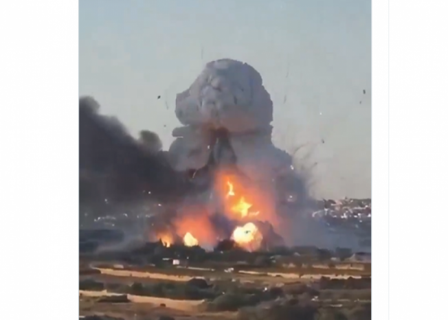 فيديو لانفجار مصنع للألعاب النارية في مالطا يعاد نشره على أنه لاستهداف قاعدة أمريكية في الكويت من قبل إيران