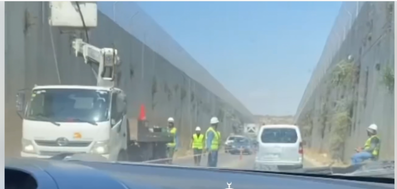 تداول فيديو لطواقم شركة كهرباء القدس اثناء اصلاح خطوط الكهرباء، وليس لطواقم بلدية الاحتلال تداول فيديو لطواقم شركة كهرباء القدس اثناء اصلاح خطوط الكهرباء، وليس لطواقم بلدية الاحتلال