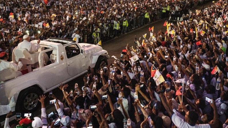فيديو مضلل عن نزوح في فلوريدا يتبين أنه لاستقبال البابا في تيمور الشرقية