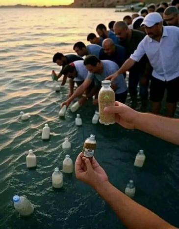 ما حقيقة صور إرسال المصريين عبوات طعام عبر البحر لغزة؟ ما حقيقة صور إرسال المصريين عبوات طعام عبر البحر لغزة؟